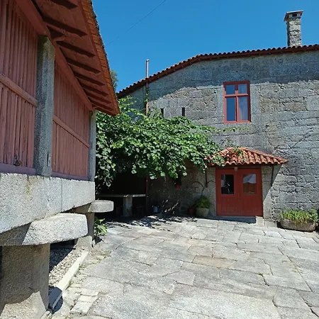 Casa Do Telhado بيت للعطل *